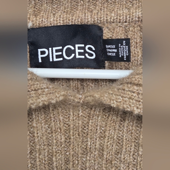 Pieces Tan Cable Knit One Size Layering Collard Sweater Vest - Picture 3 of 8